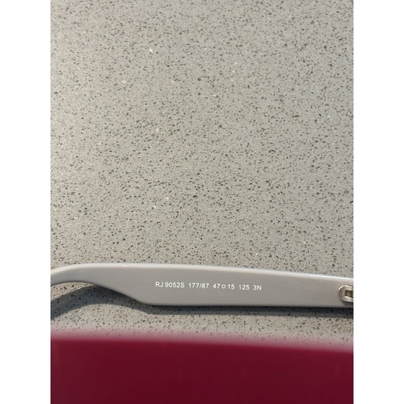 Ray-Ban Wayfarer Jr. Kids Sunglasses RJ9052S 177/87 47-15 with Case - Picture 11 of 13